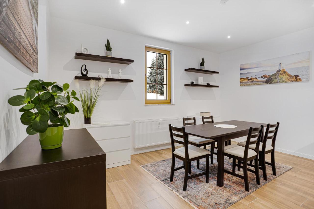 Apartman Ela ฮอร์นีบลาทนา ภายนอก รูปภาพ